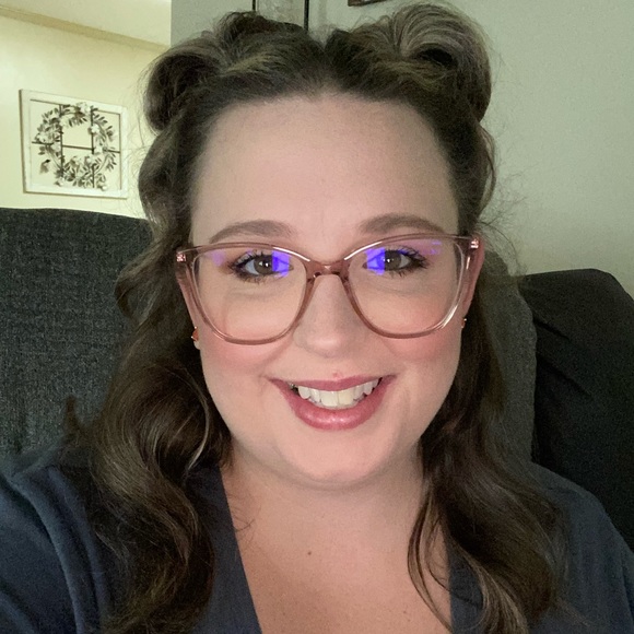 Meet your Posher, Danielle - Picture 1 of 1